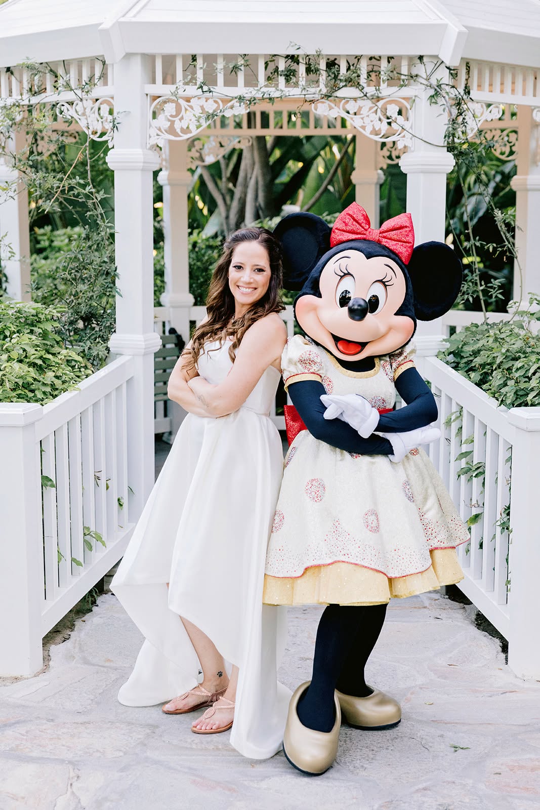 Katie, founder of Crowned And Booked Travel, with Minnie Mouse at Walt Disney World
